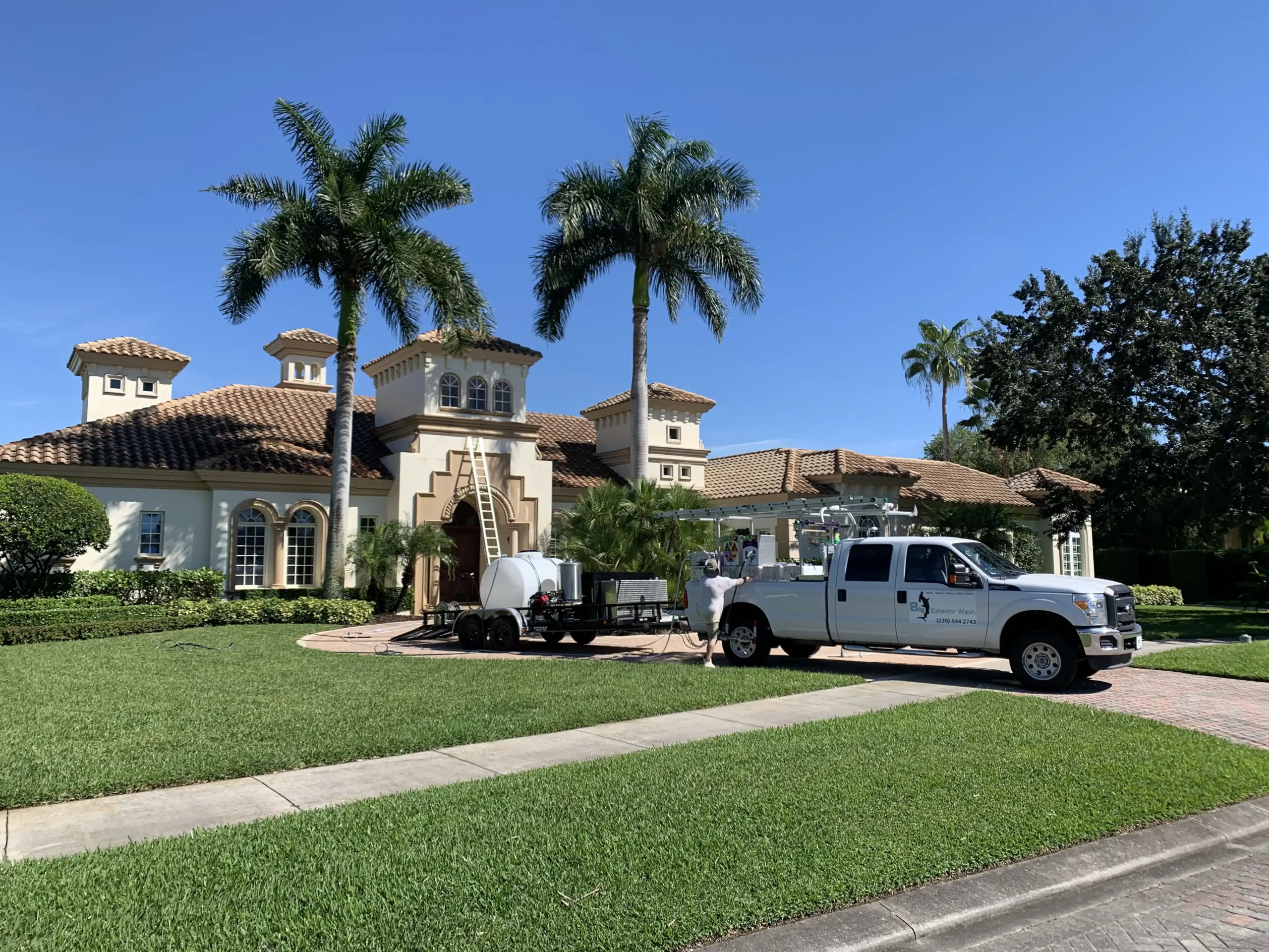 House Soft Wash Naples FL — Wash & Glow 2 - Year Guarantee